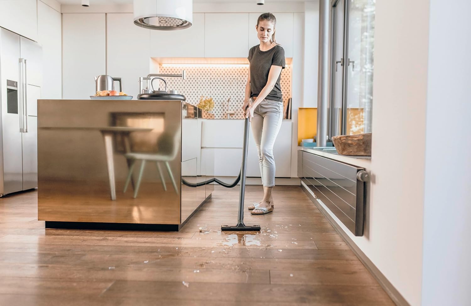 Detalle de Kärcher WD 2 Plus Wet & Dry Vacuum Cleaner — Steel 15 L with Blower Function