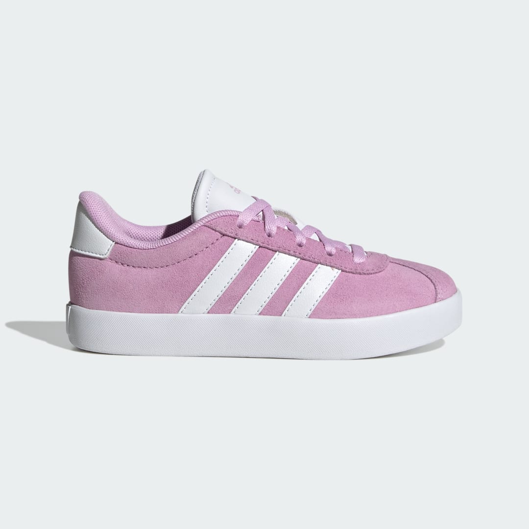 Detalle de Zapatilla VL Court 3.0 de Adidas: versatilidad y estilo en violeta