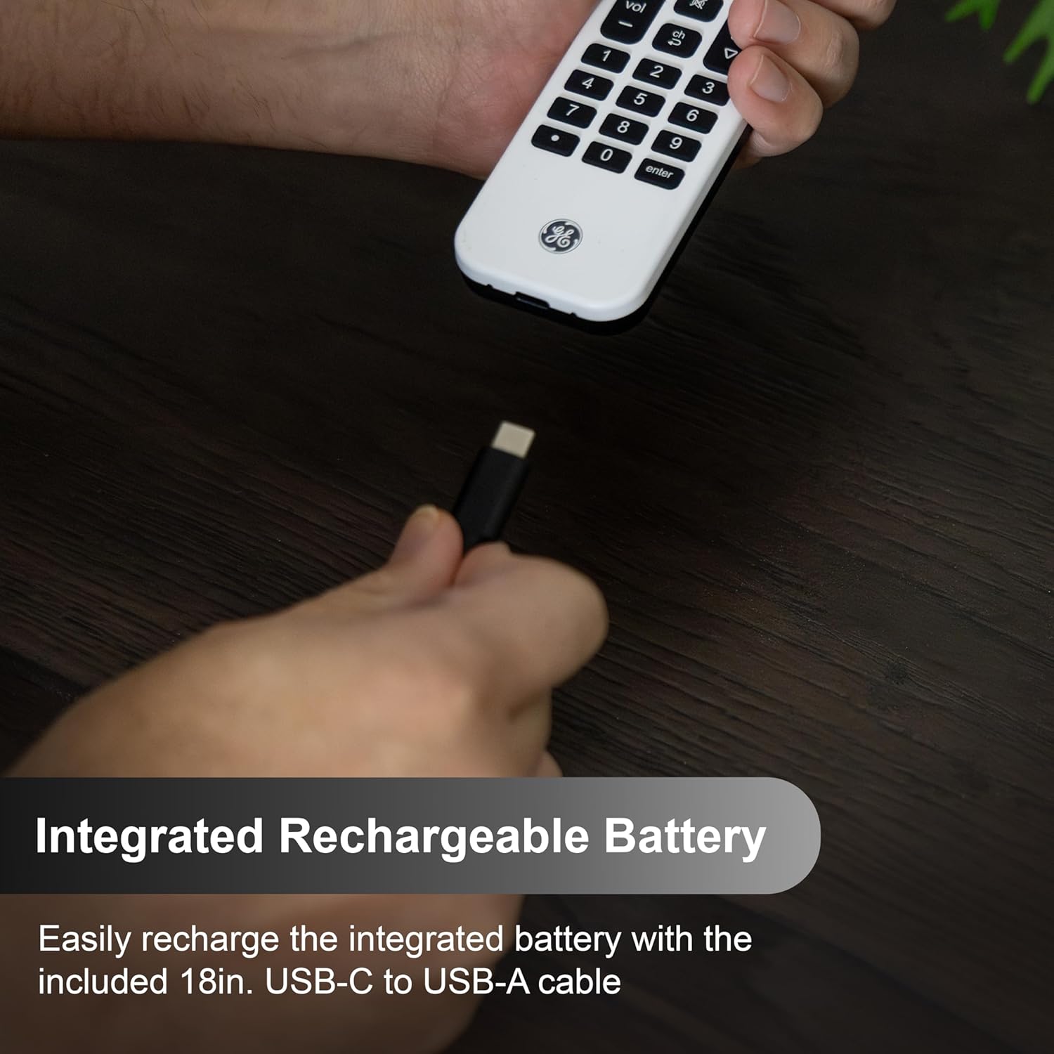 Detalle de GE Rechargeable 4-Device Universal Remote with Backlit Keys (Model 80984)