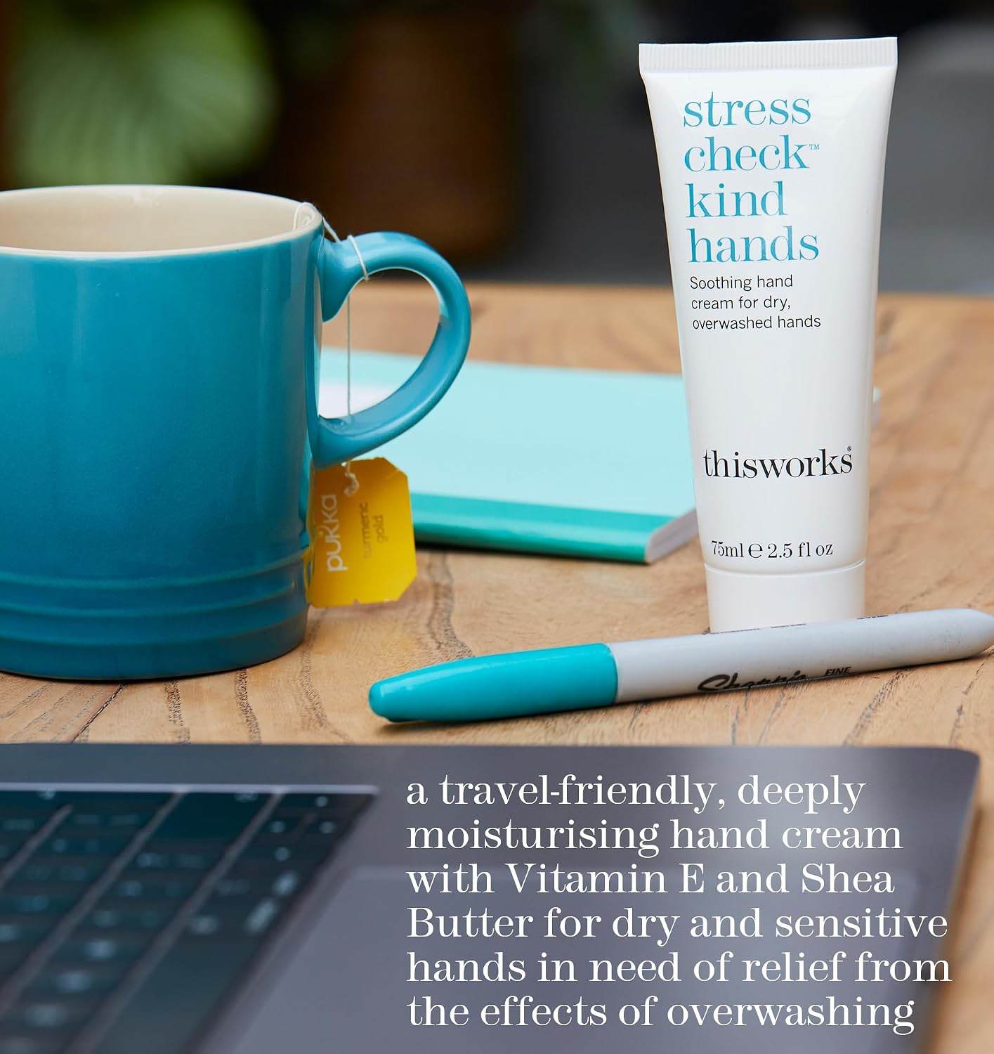 Detalle 2 de This Works Stress Check Kind Hands 75 ml hand cream