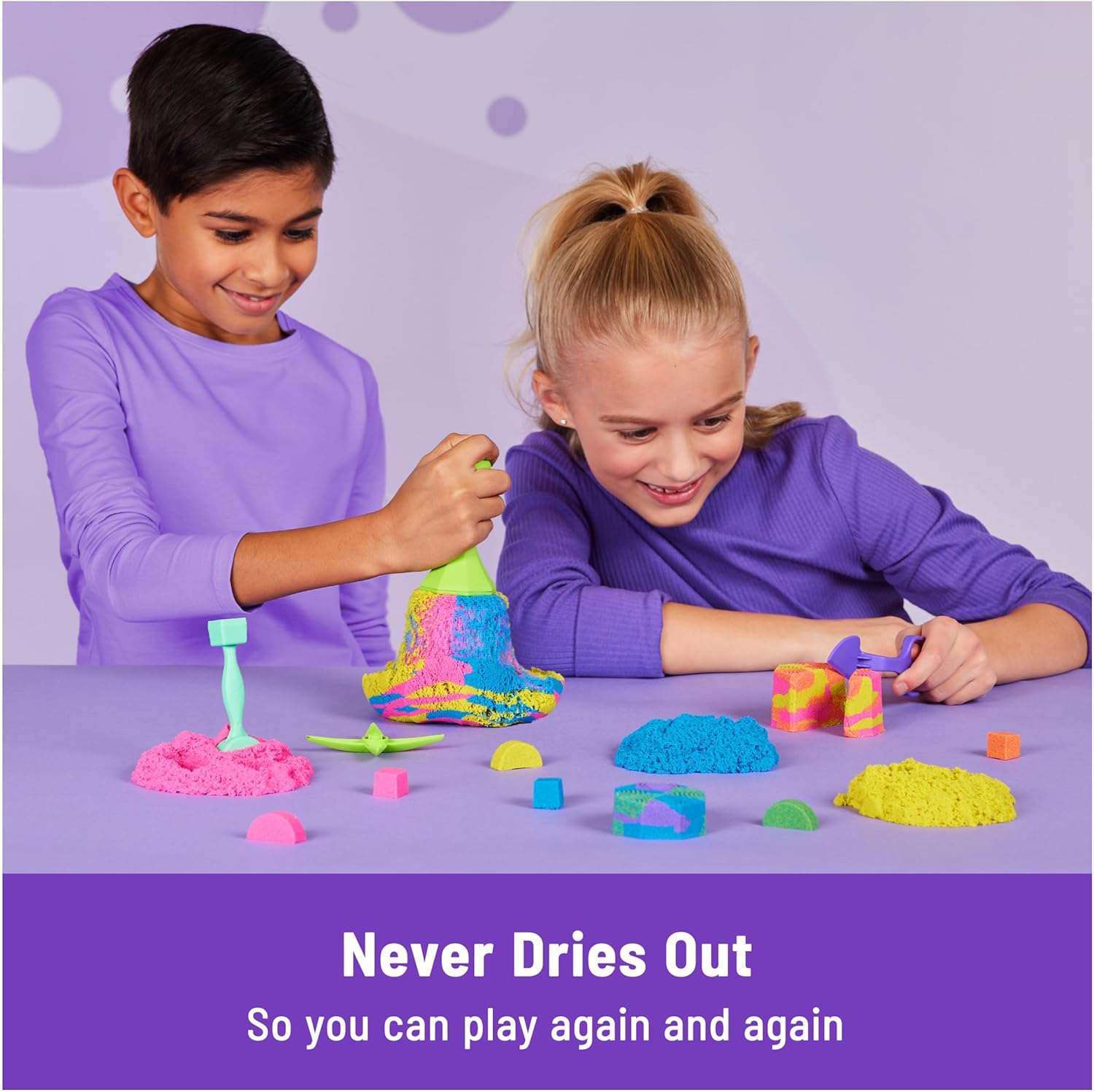 Detalle 2 de Kinetic Sand Squish N’ Create 382 g 🎨