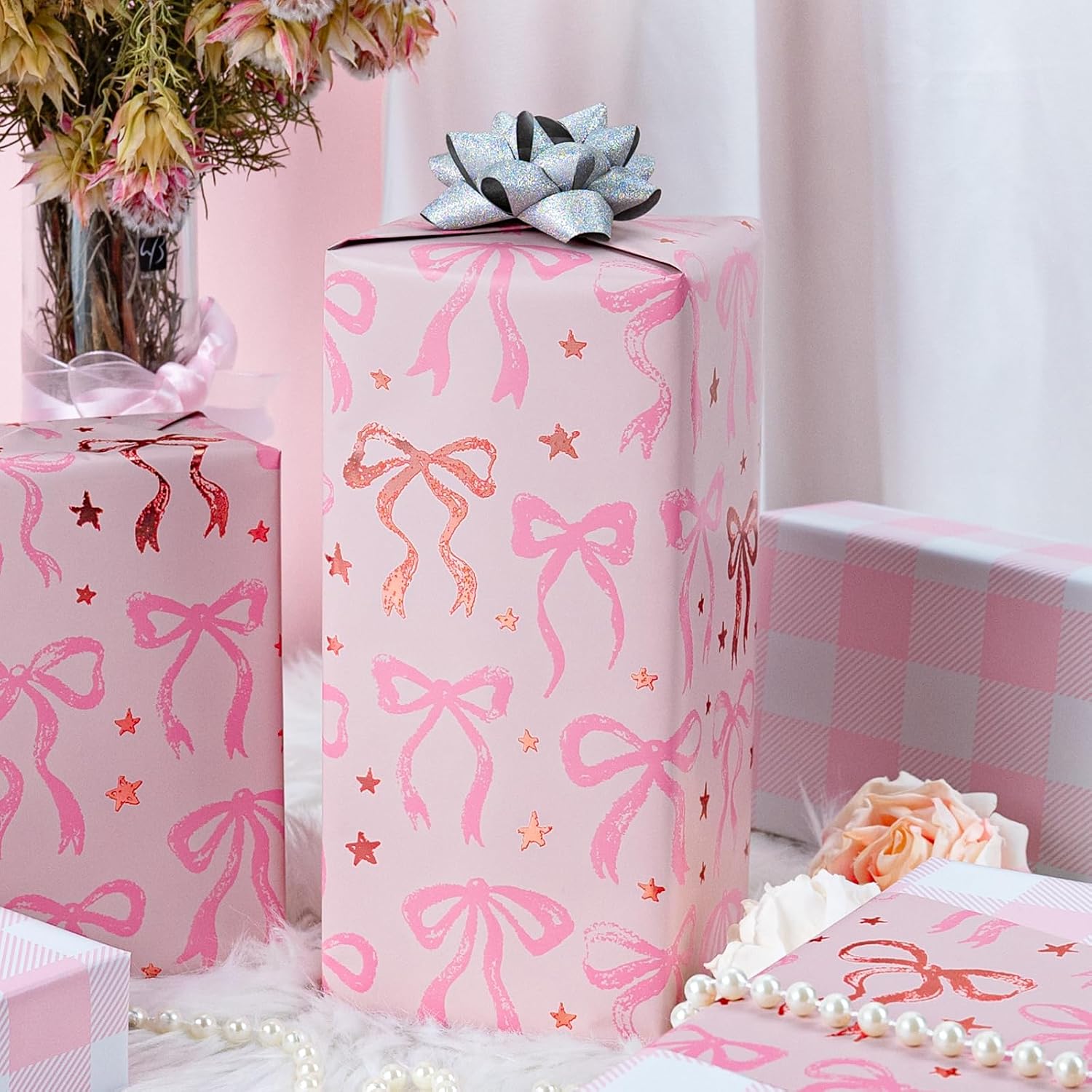 Detalle de MAYPLUSS Pink Bow Wrapping Paper Roll, 17 in x 16.5 ft