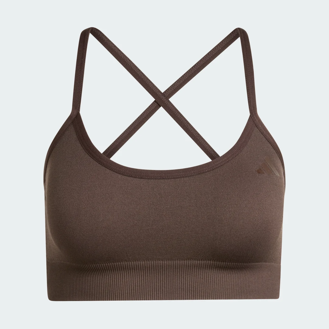 Detalle de Adidas Essentials: sujetador de punto para entrenamientos de bajo impacto