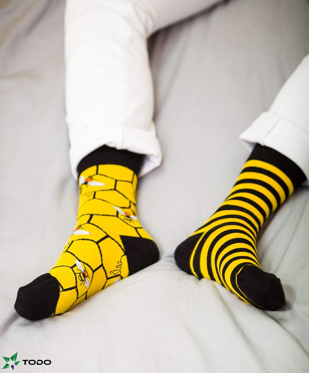 Detalle 2 de TODO Colours Lustige Socken mit Motiv – Bunte Bienen-Socken (Bee Bee)