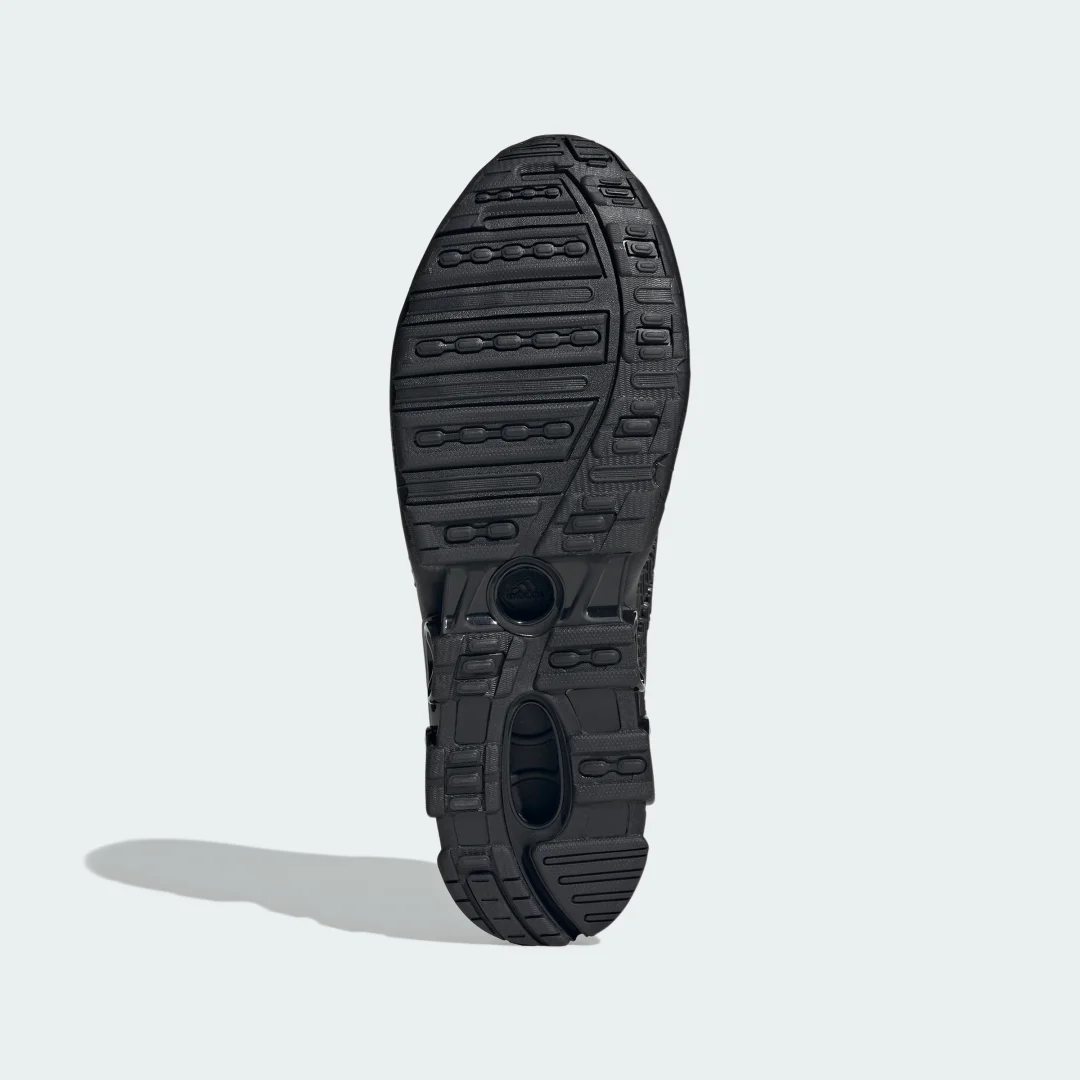 Detalle de Zapatilla Megaride S2 de Adidas: estilo neutro y uso diario con sello de la casa