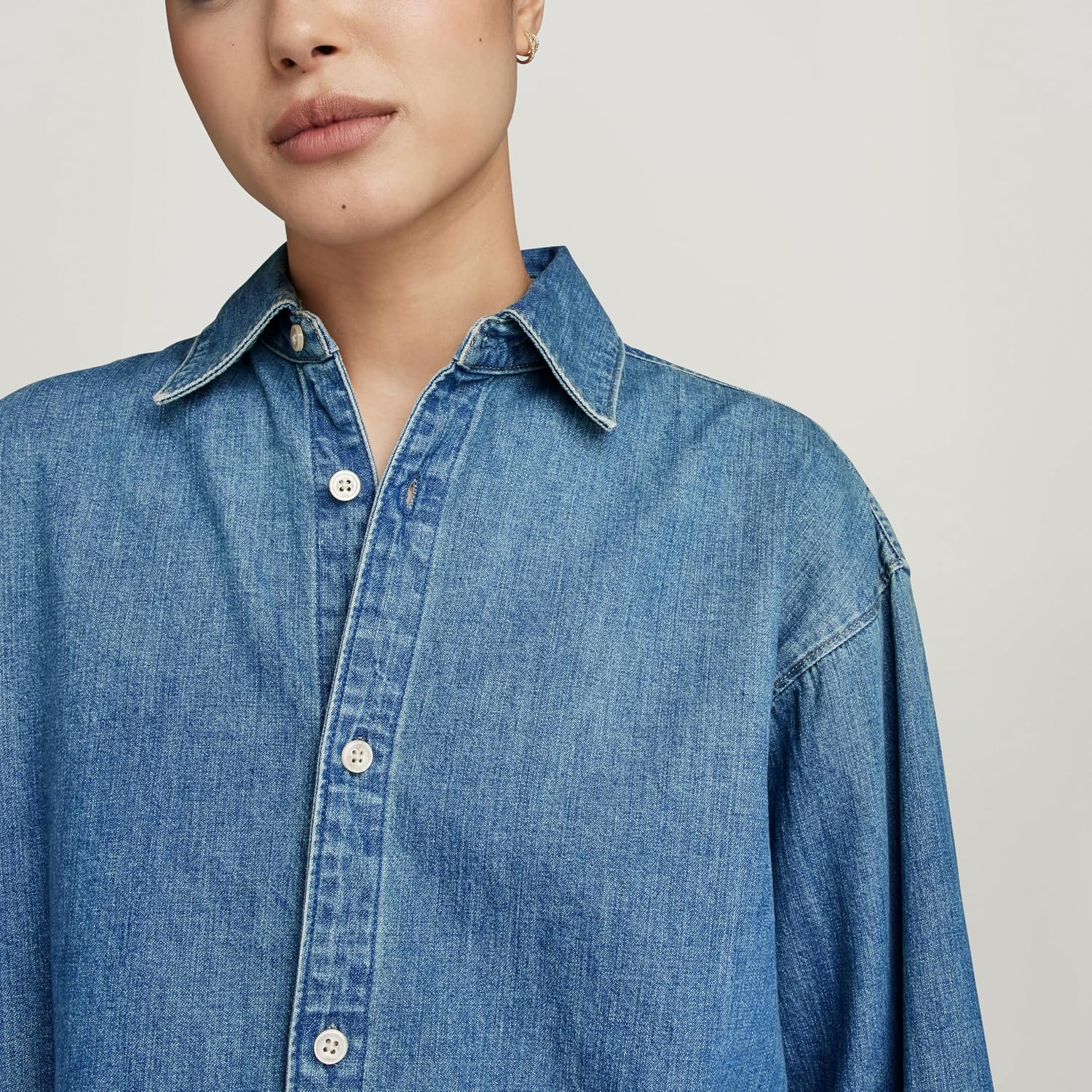 Detalle de G-Star Relaxed Denim Shirt Pocketless Magliette Donna: camicia denim senza tasche, comoda e d’impatto