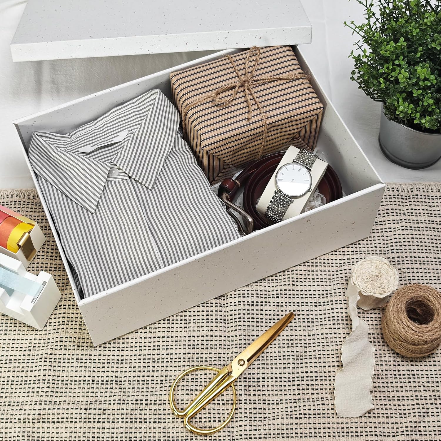 Detalle de Tekhoho Off-White Large Gift Box (32x22x11cm) – reusable, foldable gift box with lid & ribbon