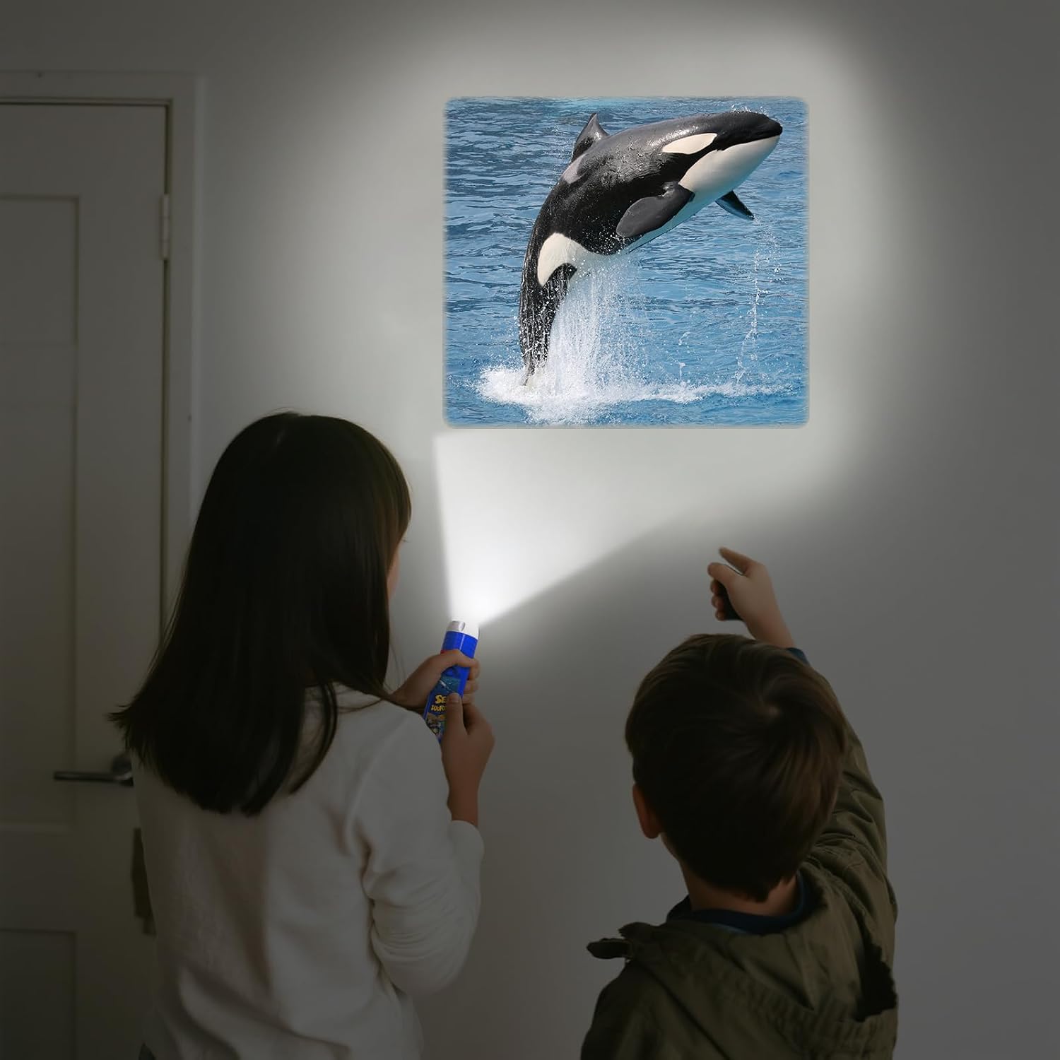 Thumbnail 1 de Pup Go Kinderprojektor-Taschenlampe „Meer Welt & Ozean“ mit 3 Discs (24 Bilder) – Spielzeug-Beamer ab 3 Jahren