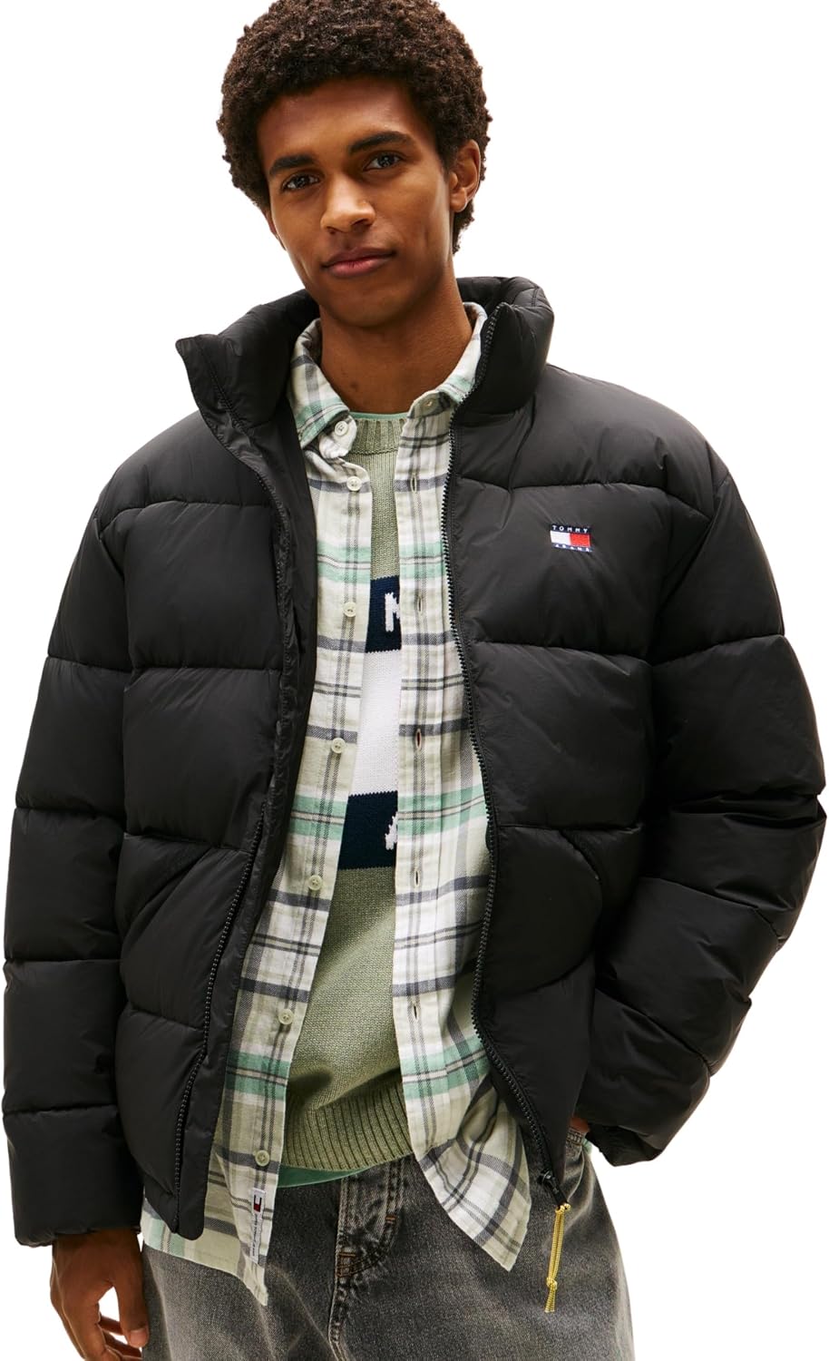 Detalle 2 de Tommy Jeans Men’s Vail Puffer Jacket with Stand Collar (100% recycled nylon)