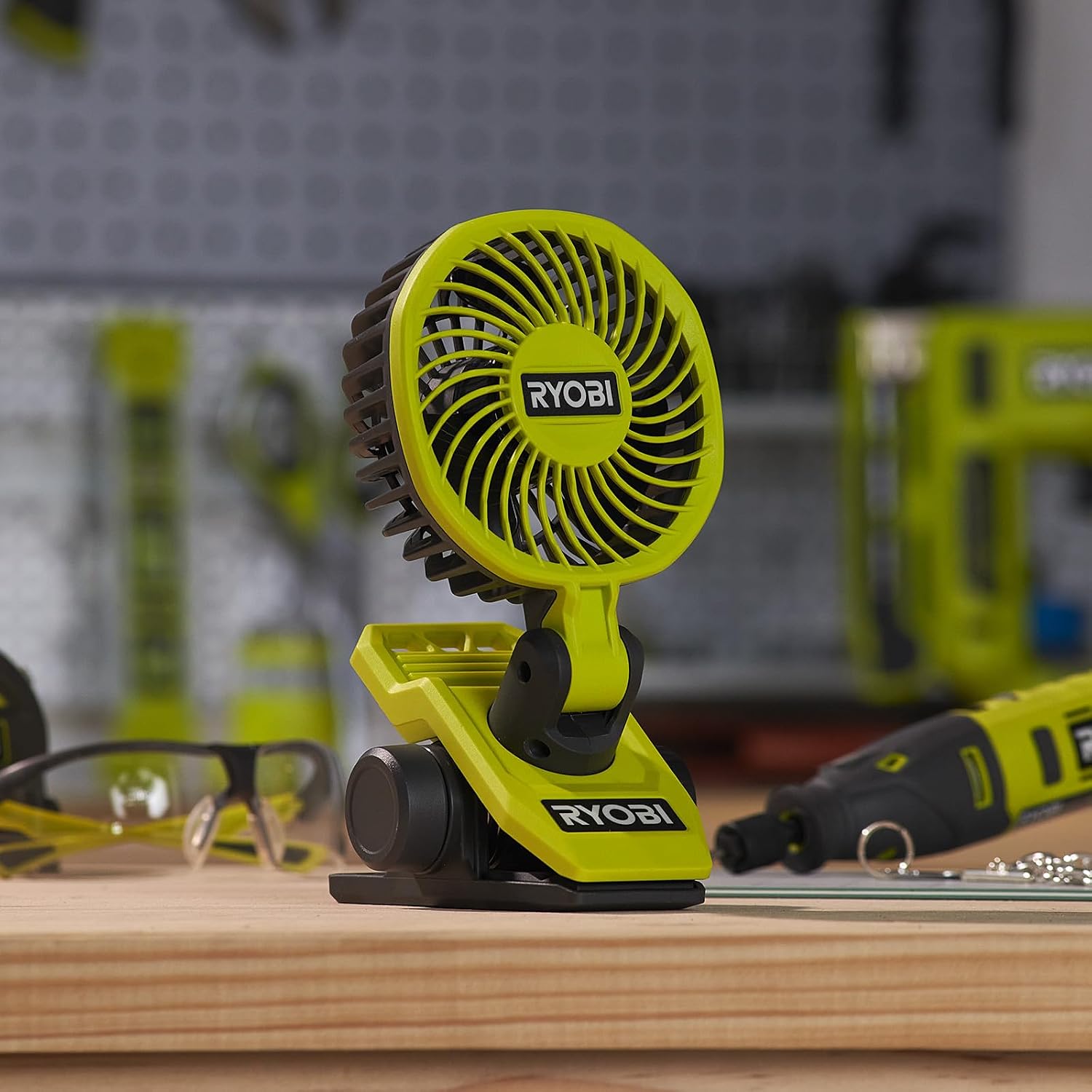 Detalle de RYOBI RCF4-120G Ventilatore a Pinza Ø 9cm 2,0Ah