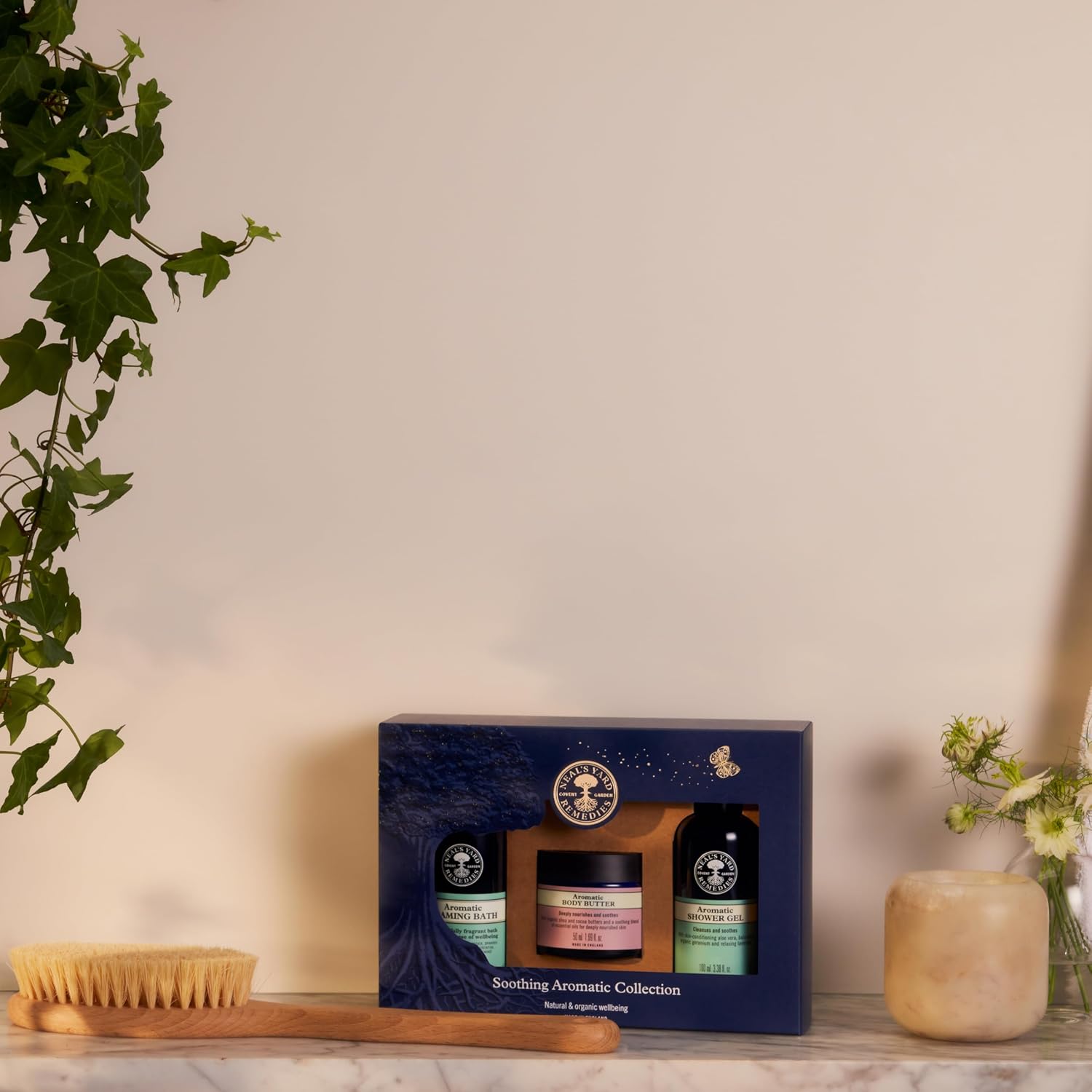 Thumbnail 3 de Neal's Yard Remedies Soothing Aromatic Gift Set