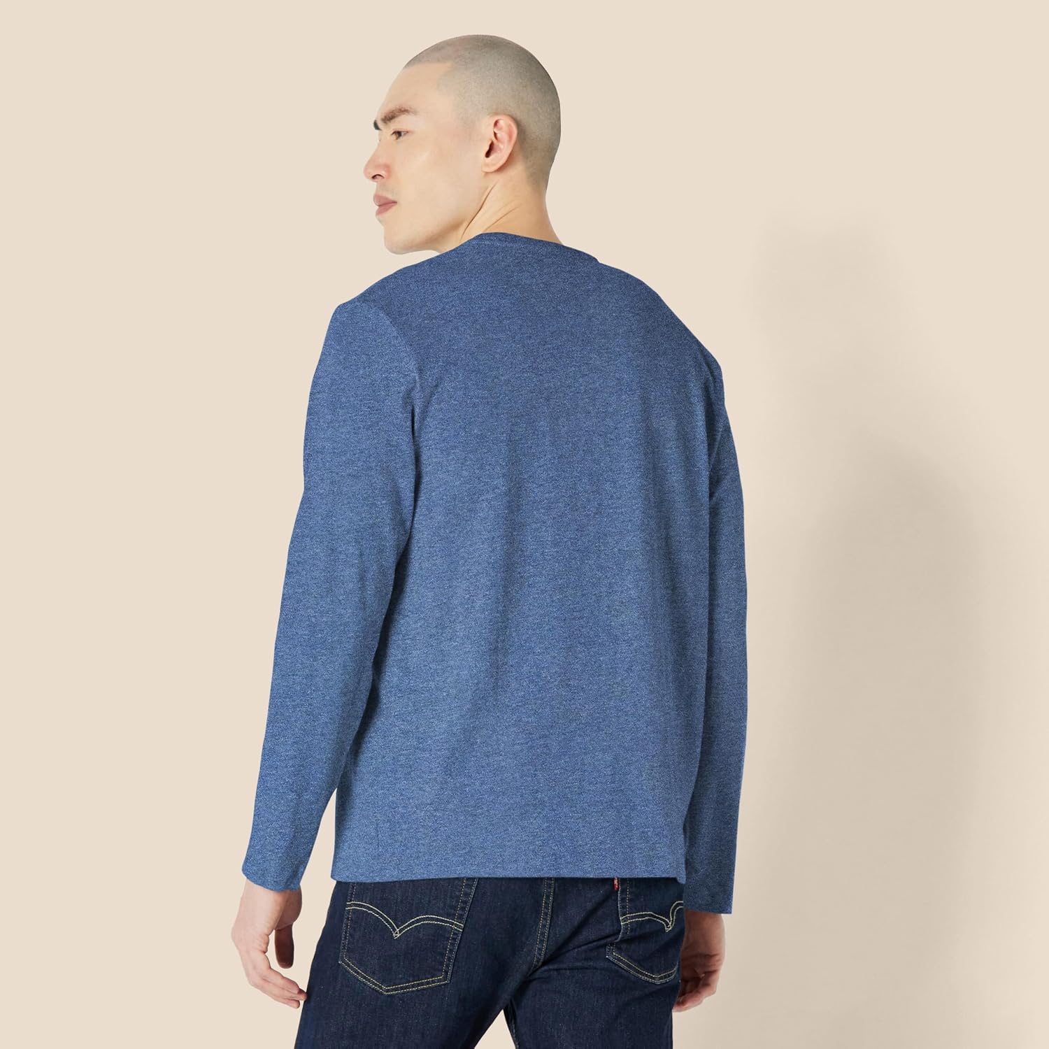 Detalle 2 de Amazon Essentials Men's Regular-Fit Crewneck Long-Sleeve T-Shirts
