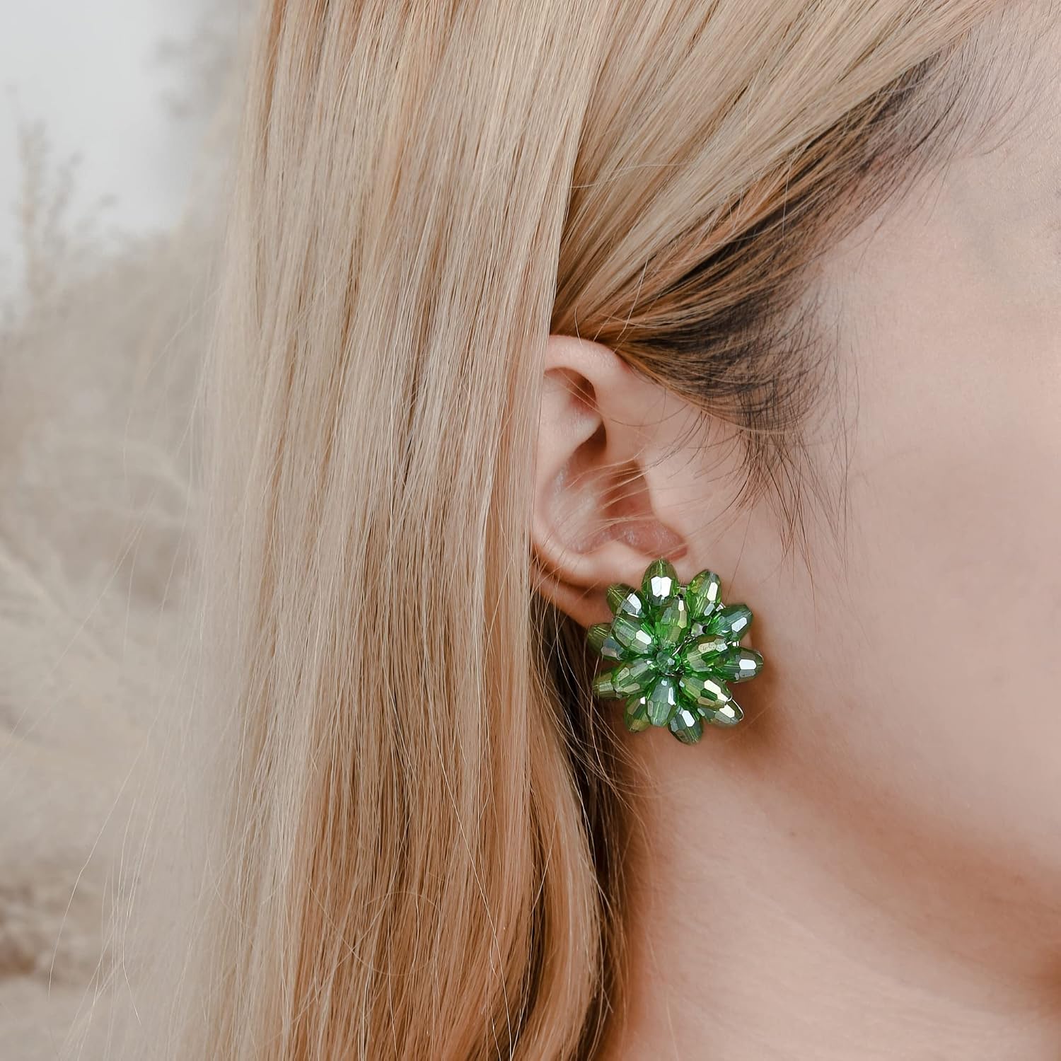 Detalle de AeraVida Clip-On Earrings, Stainless Steel