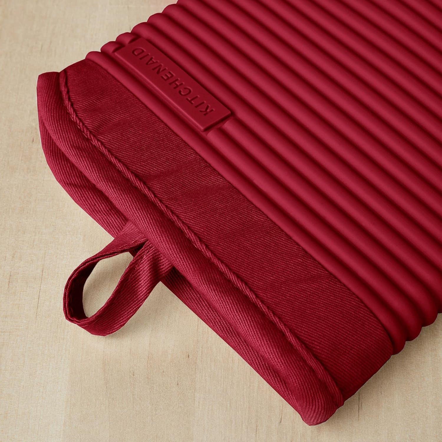 Detalle de KITCHENAID Ribbed Oven Mitt 7.5"x13"