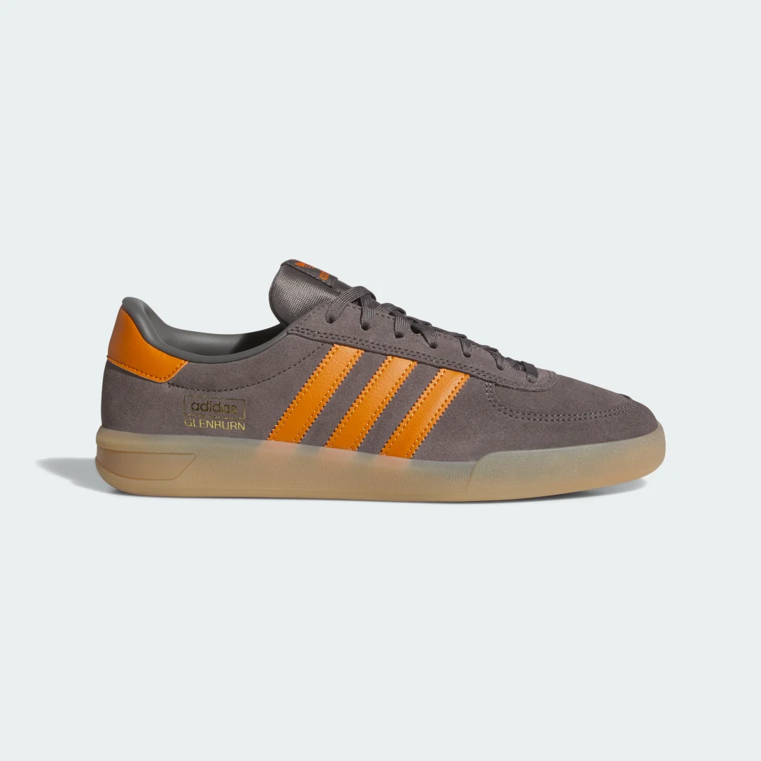 Detalle de Zapatilla GLENBURN de Adidas: una opción de color Marrón para uso diario y rutas urbanas