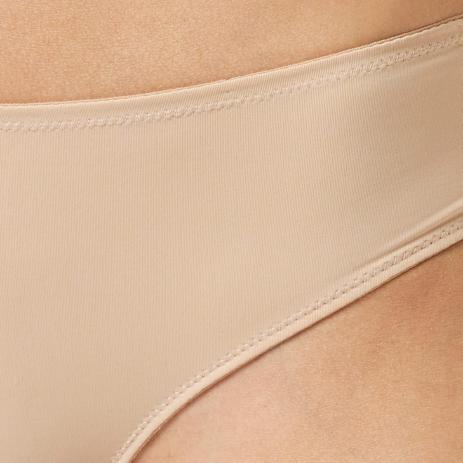 Detalle 2 de Triumph Lovely Micro Brazilian String femme — culotte string brésilien en microfibre