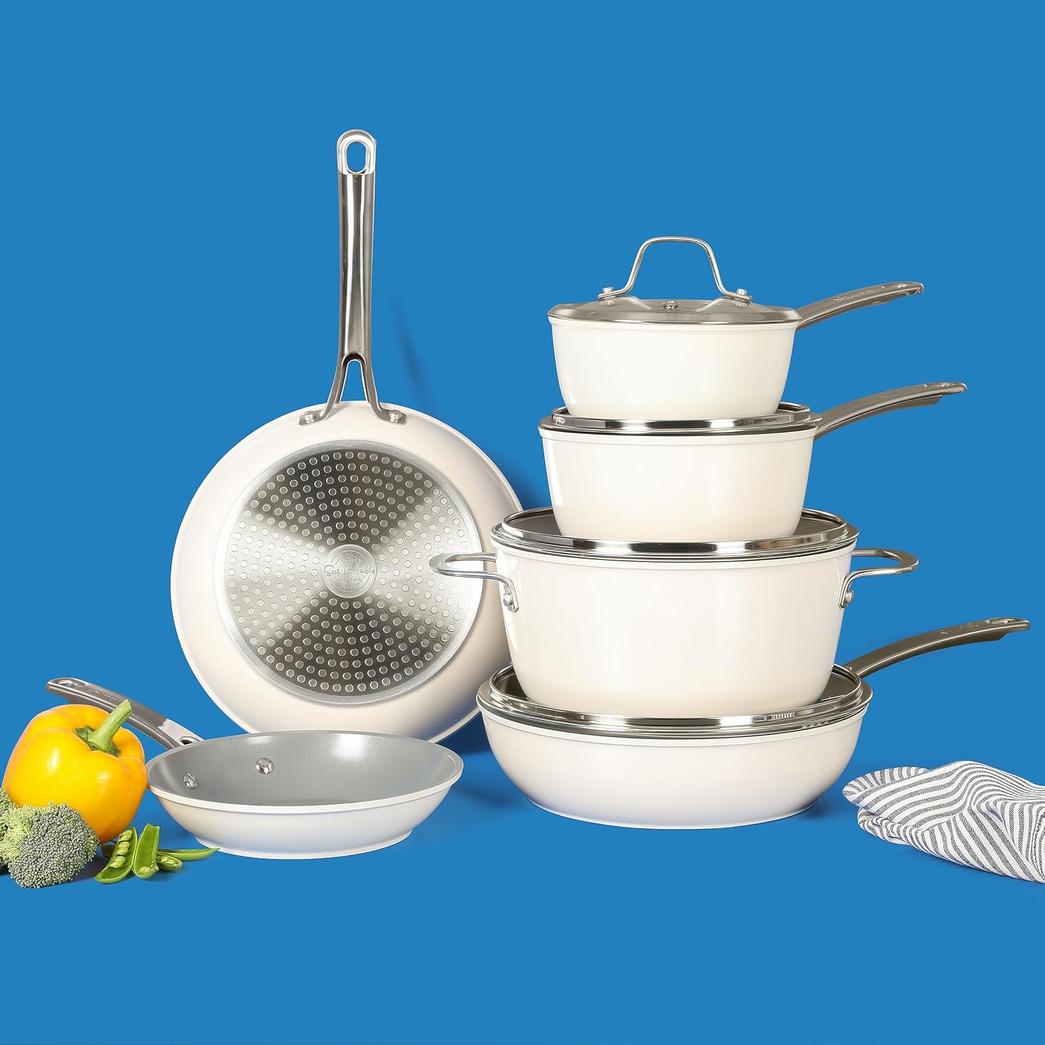 Detalle de Sur La Table Kitchen Essentials 10-Piece PFA-Free Nonstick Cookware Set (Titanium Ceramic) - Linen White