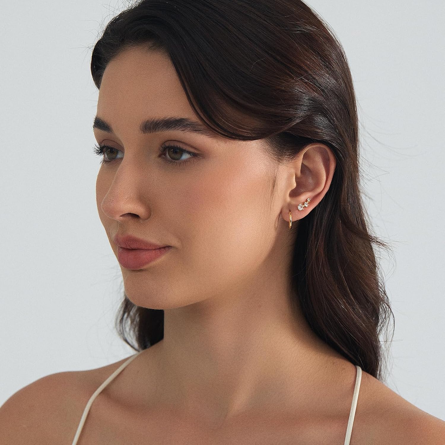 Detalle 1 de YEEZII Stud Earrings 14K Gold Plated