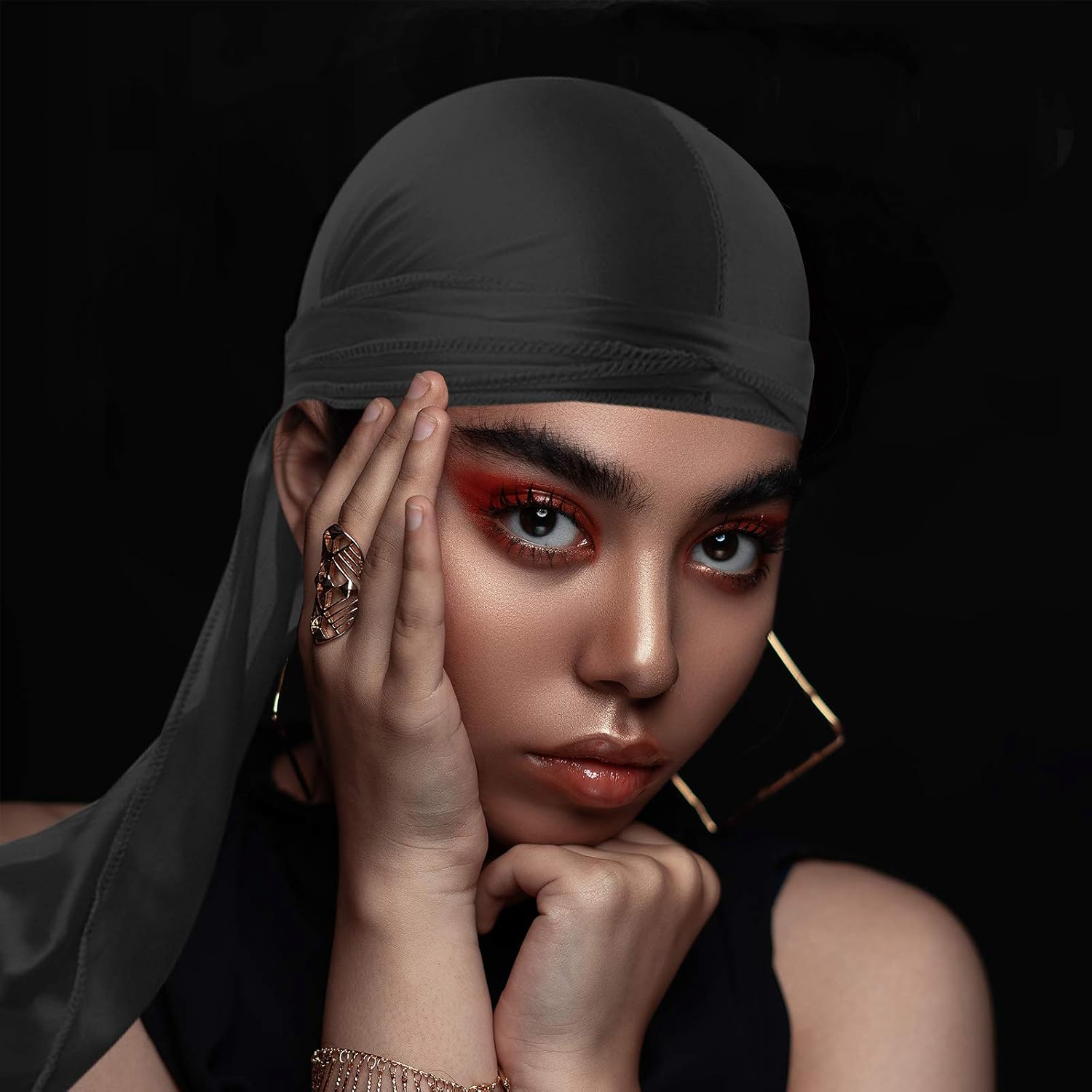 Detalle de Seide Durag Kappe mit langem Schwanz – Silk Wave Bandana in Schwarz