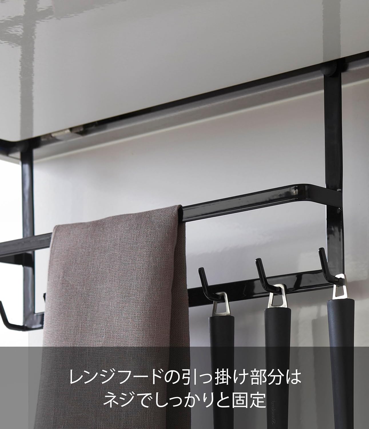 Detalle de 山崎実業 tower 2477 レンジフードフック ブラック 7連フック・粉体塗装スチール