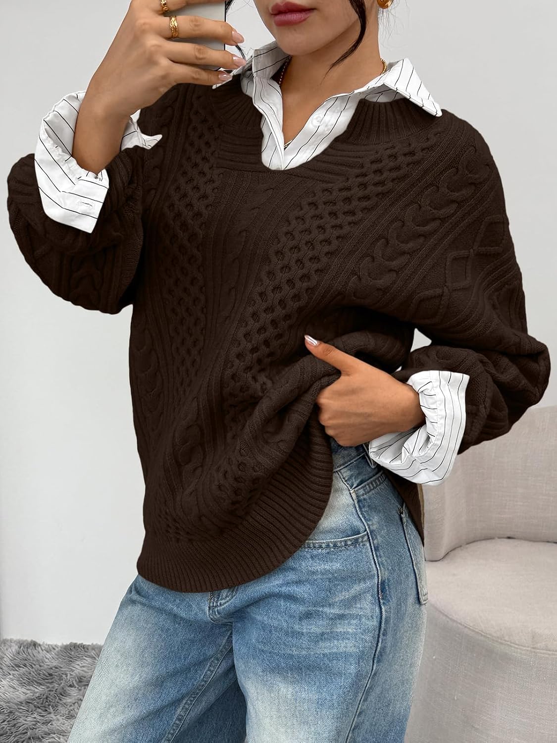 Detalle de Trendy Queen TRD1650 Oversized Cable-Knit Sweater with V-Neck