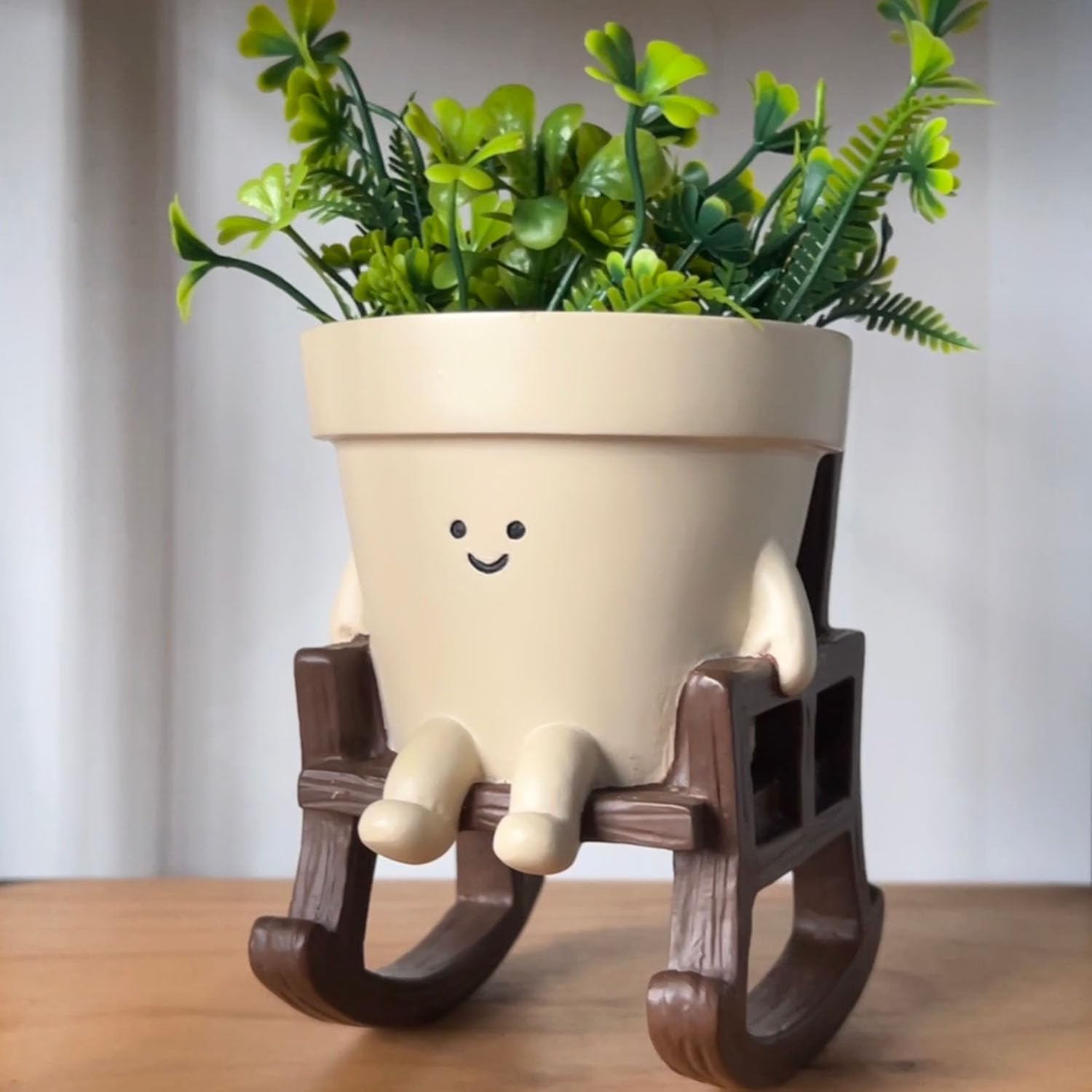 Detalle 2 de Smiley Face Planter Pot with Drainage Hole
