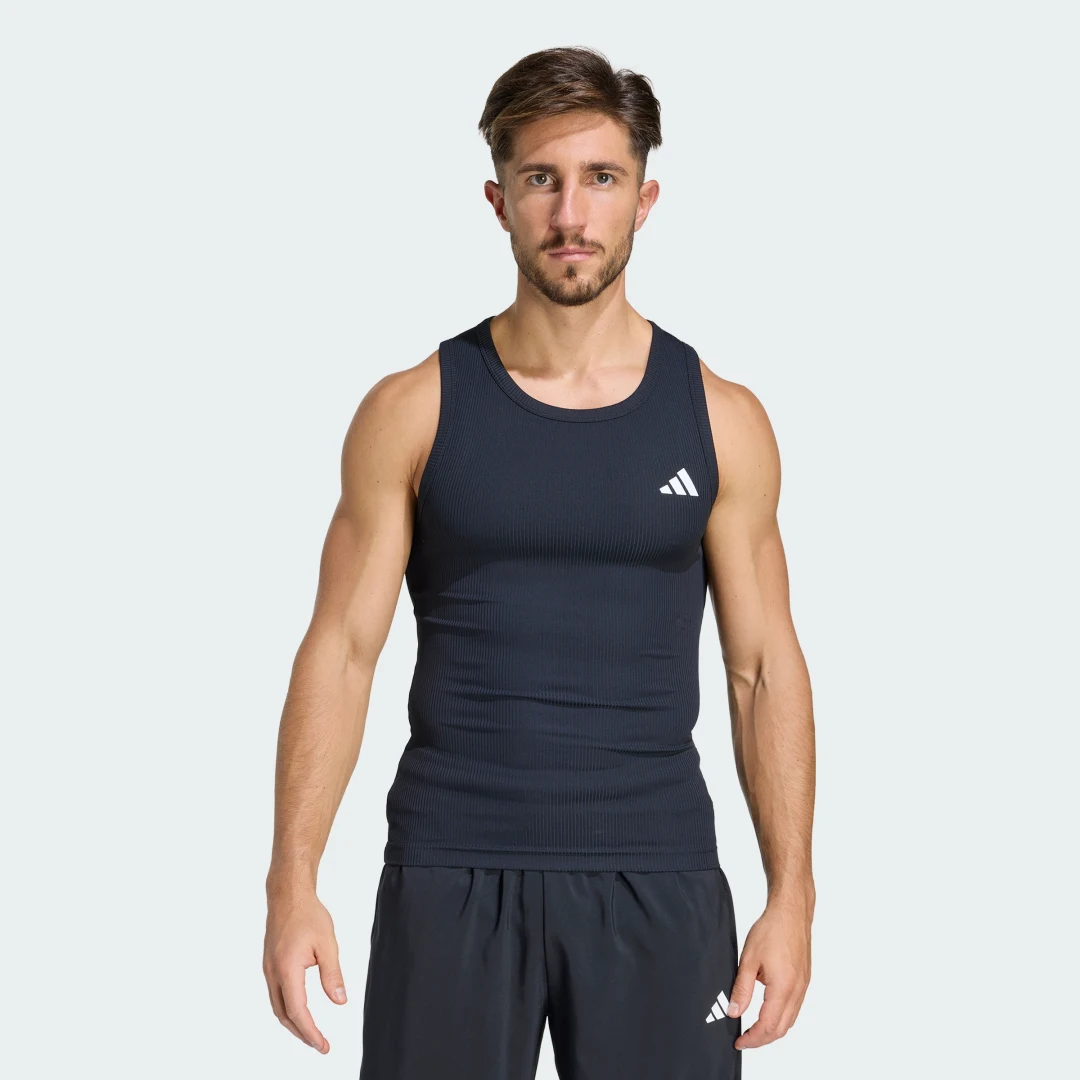 Detalle de adidas PrimeLift Essentials, camiseta de entrenamiento sin mangas de canalé negra
