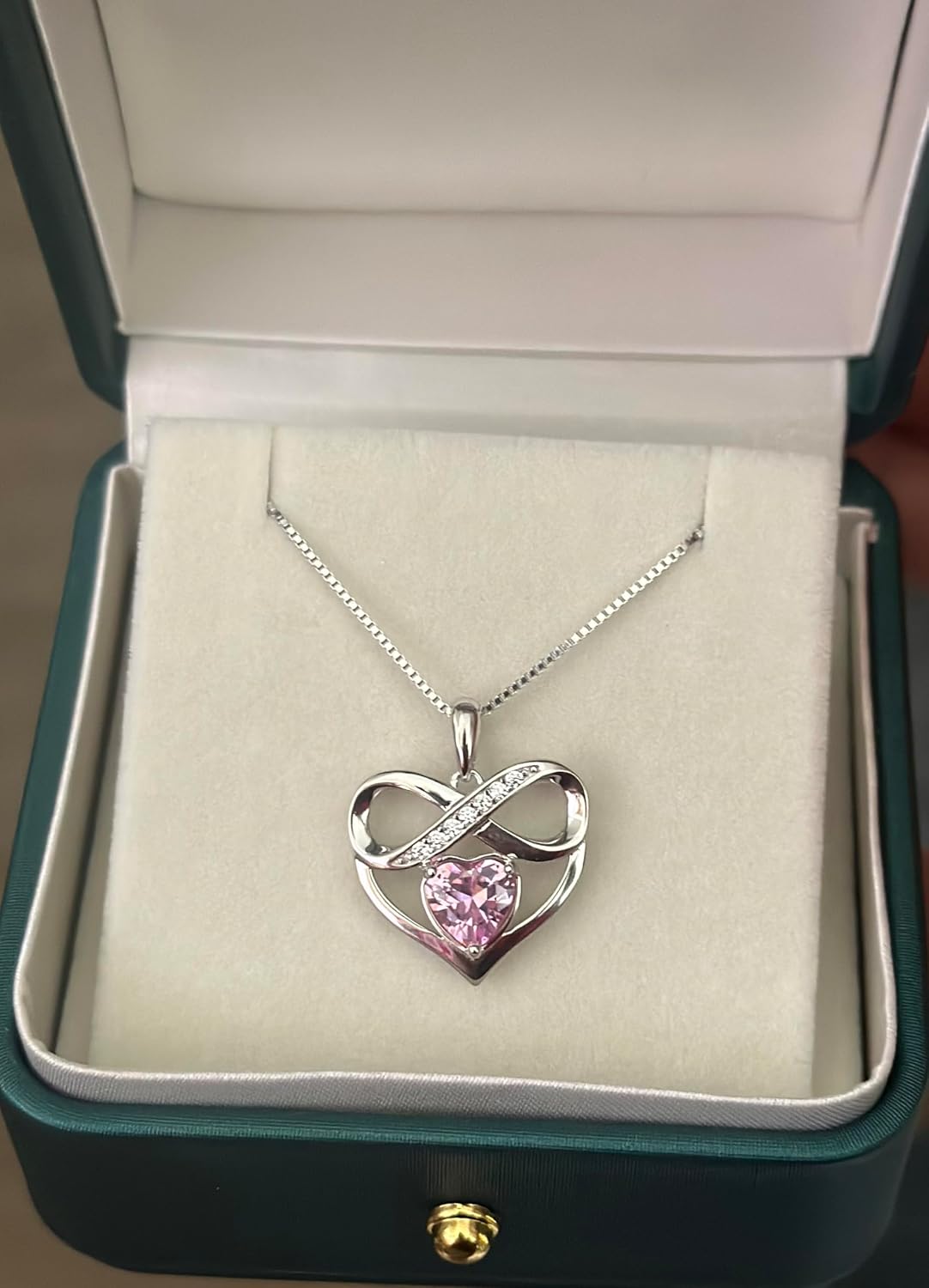 Detalle de Collana con ciondolo a forma di cuore infinito in argento Sterling di NONNYLLEI