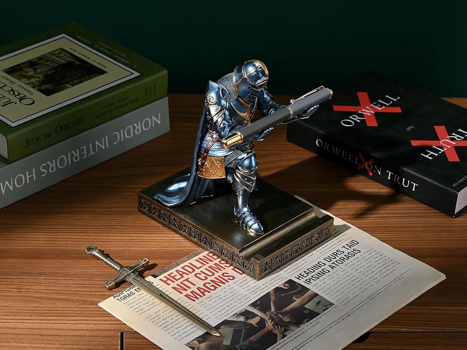 Thumbnail 6 de HDMbigmi King’s Guard Leader Umhangkrieger Stifthalter (Blau) – Ständer für Stift & Handy, Briefbeschwerer & Deko