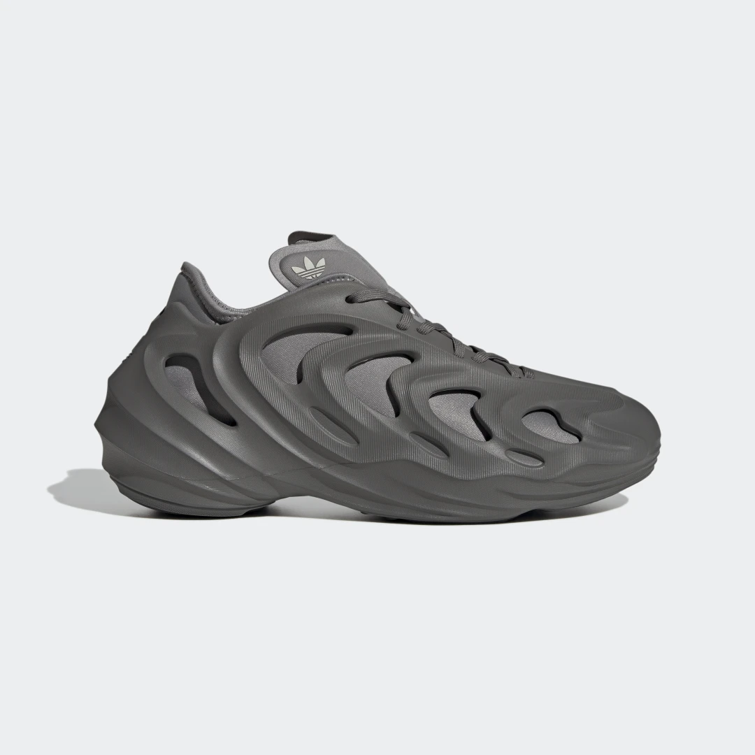 Detalle de Zapatilla Adifom Q de Adidas: estilo y confort para el día a día