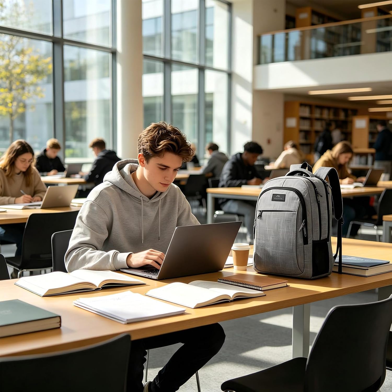 Detalle de MATEIN Travel Laptop Backpack: Lightweight, Secure & Versatile for Work & Travel
