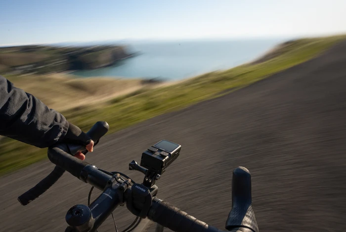 Thumbnail 1 de HOVERAir X1 PRO MAX Ultimate Cycling Kit – Drohnen-Set fürs Radfahren mit 8K/30 fps und Beacon