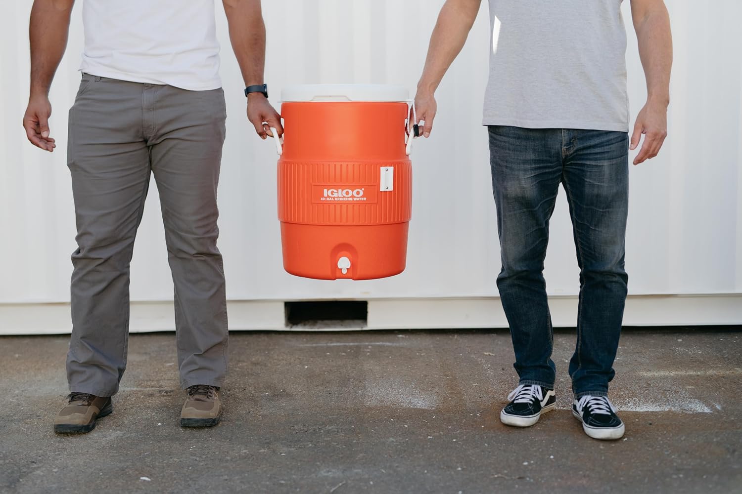 Detalle 2 de IGLOO Contenitore Bevande 10 Galloni (37 L): Dispenser Isolato con Rubinetto per Cantieri, Sport e Outdoor