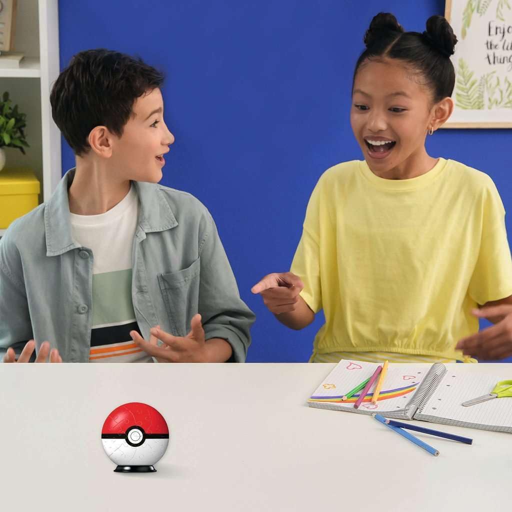 Detalle 2 de Ravensburger Puzzle 3D Pokémon Pokéball 🧩 para Niños y Adultos