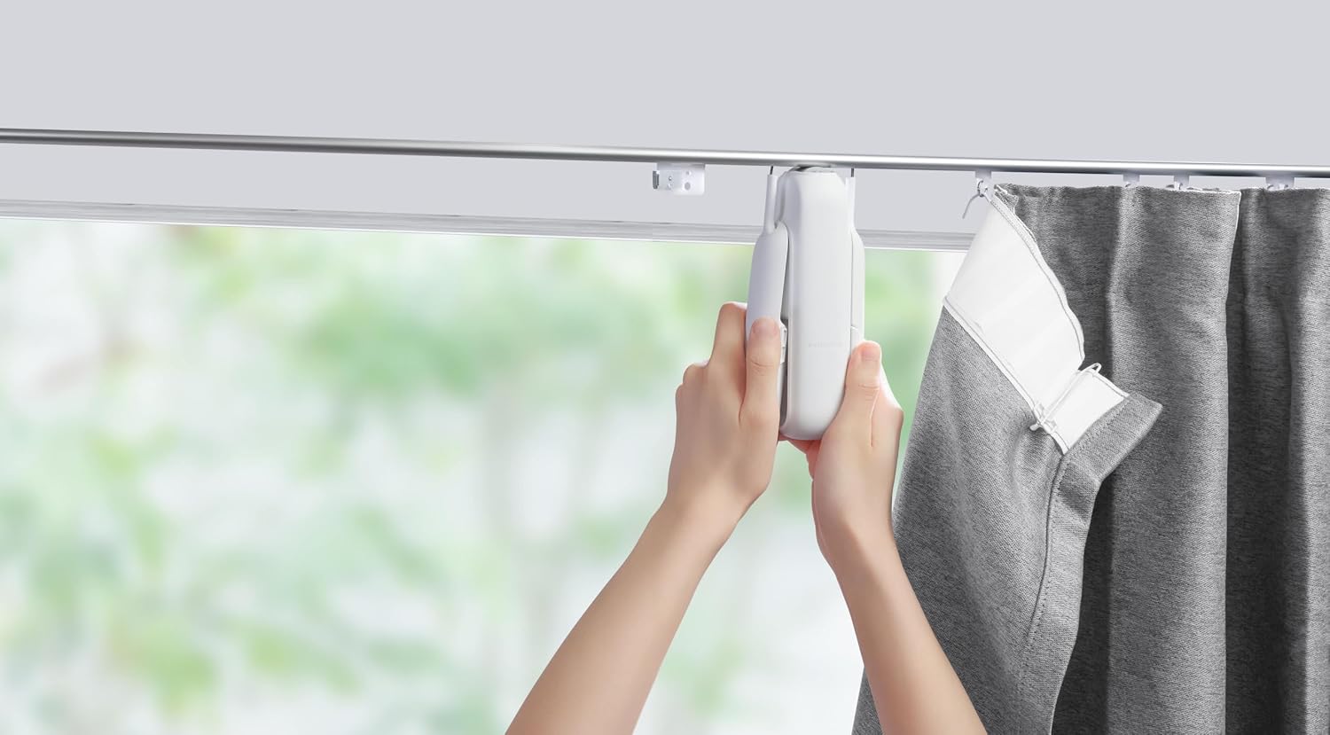 Detalle 2 de SwitchBot Curtain 3 U Rail – Ouvre-rideau automatique