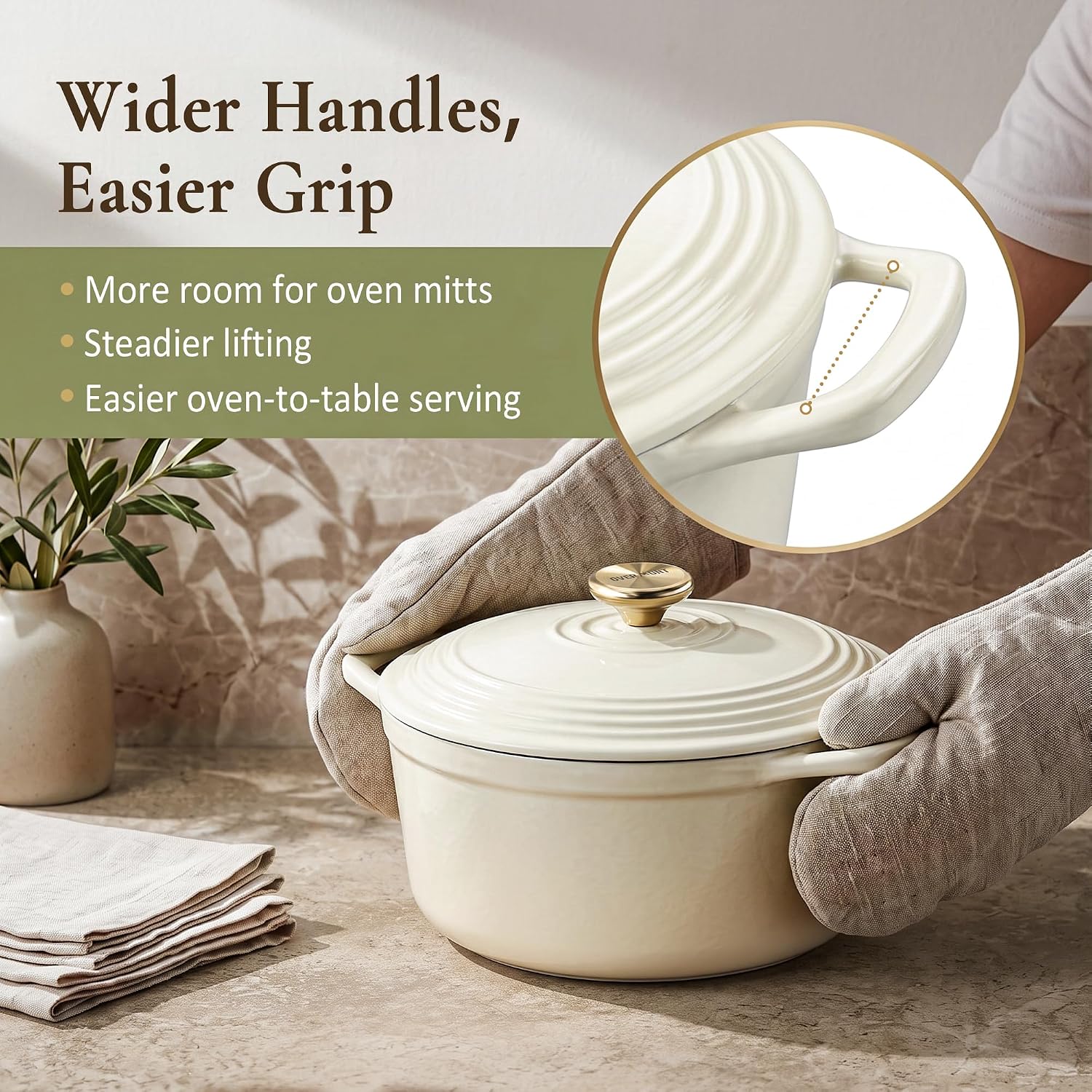 Detalle de Overmont Enameled Cast Iron Dutch Oven (5.5QT) with Lid, Cookbook & Cotton Potholders — White