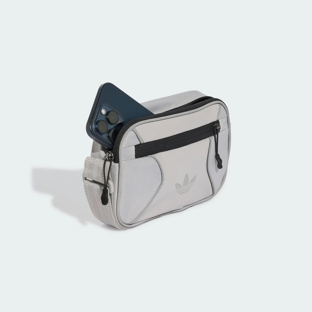 Thumbnail 3 de Bolso pequeño Airliner de Adidas: práctico y versátil en Gris