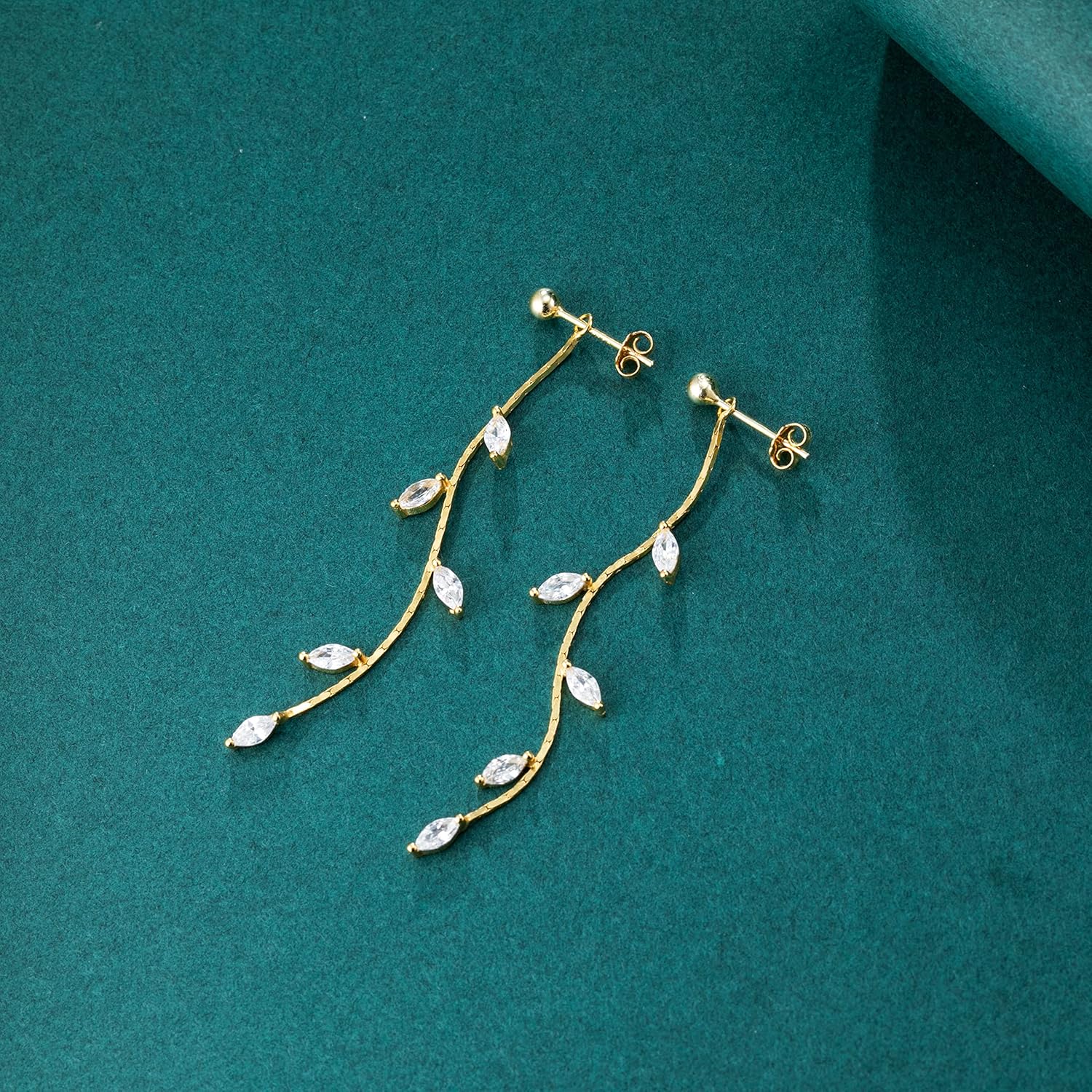 Thumbnail 3 de SLUYNZ 925 Sterling Silver Droplet Dangle Earrings with Olive Leaf Design