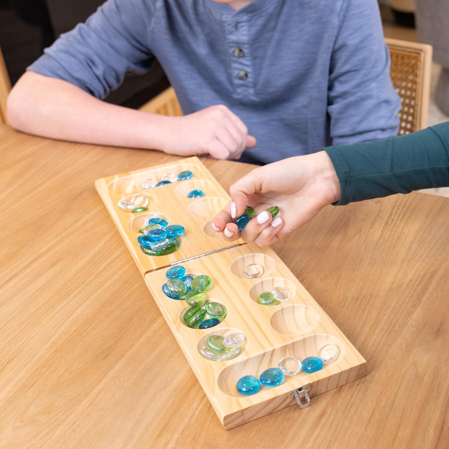 Detalle 1 de Elbow Room Games Mancala Set, Wooden Board