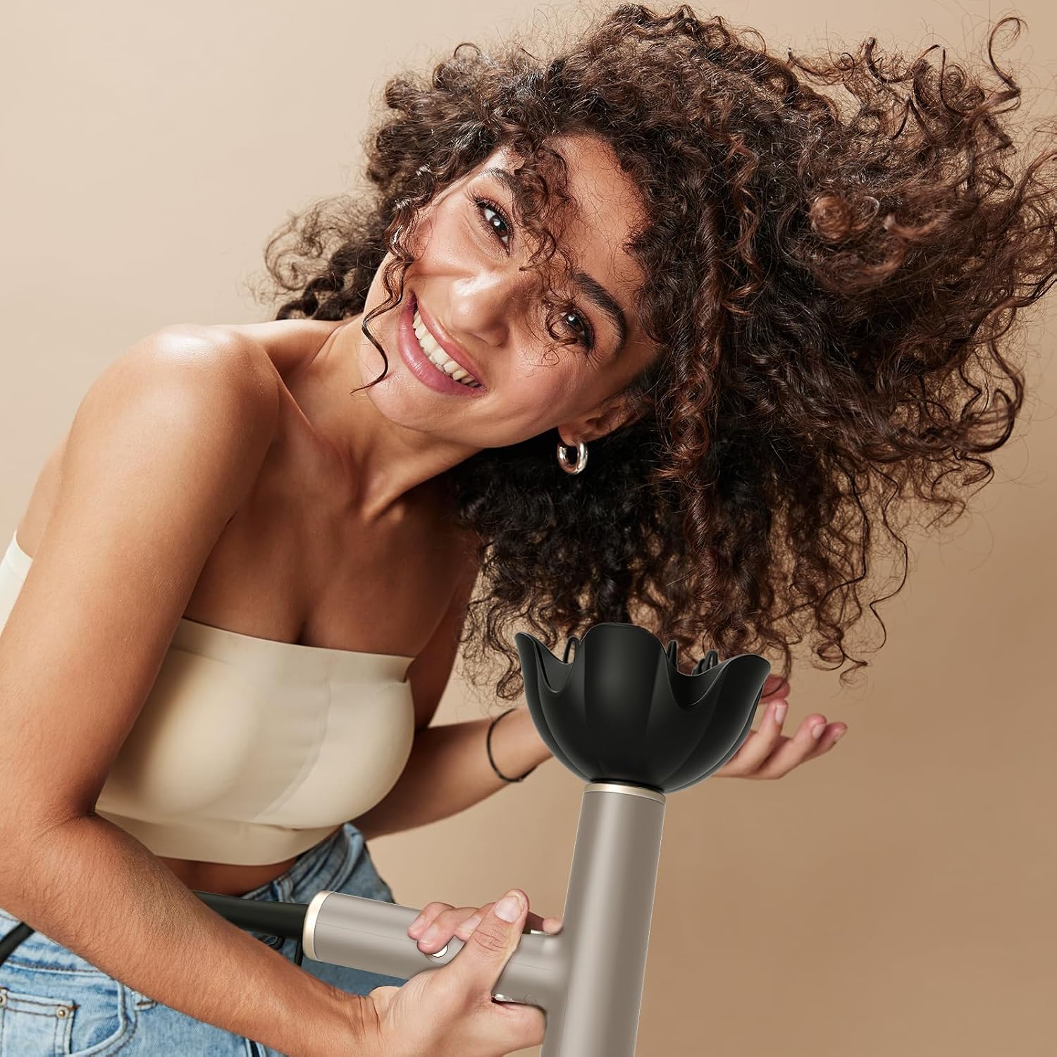 Detalle de YAPOY 110,000 RPM hair dryer with ion