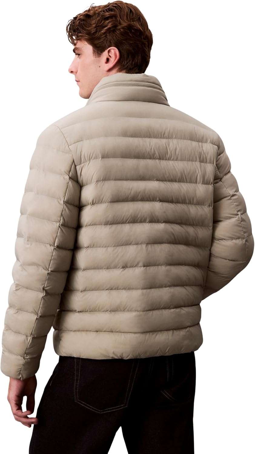 Detalle de Calvin Klein Cazadora acolchada para hombre con capucha en nylon Forest Fog (talla L)