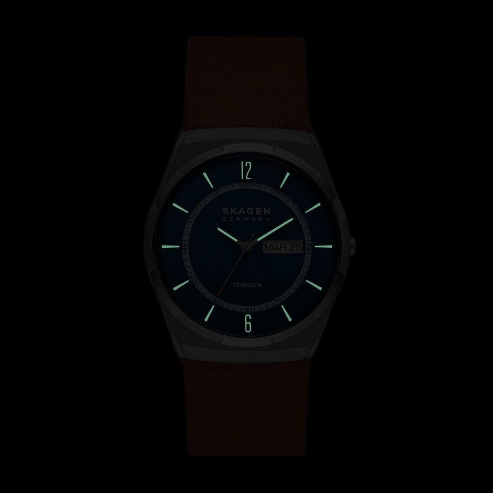 Detalle de Skagen Melbye Titanium: Herrenuhr mit Titan-Gehäuse, Quarz-Dreizeiger, wahlweise Leder- oder Edelstahlarmband