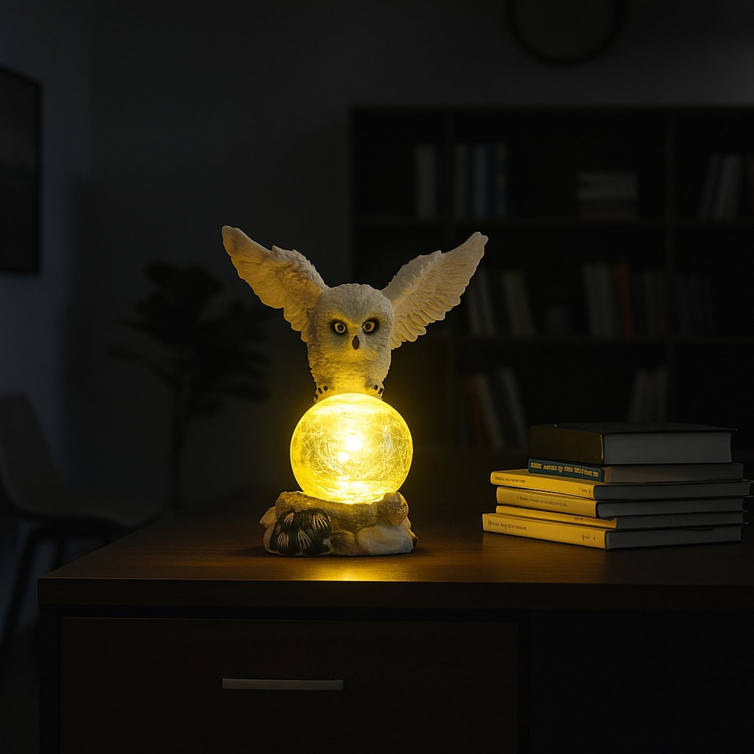Thumbnail 2 de com-four® Figurine LED Hibou avec Boule de Verre (chouette) et minuterie