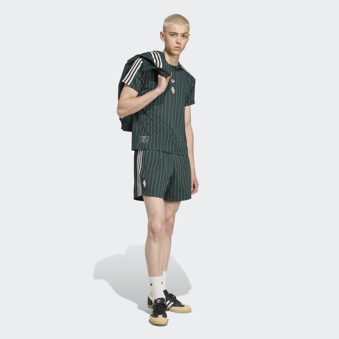 Detalle de Pantalón corto Juventus Terrace Icons de Adidas | Verdes, para fans que buscan comodidad