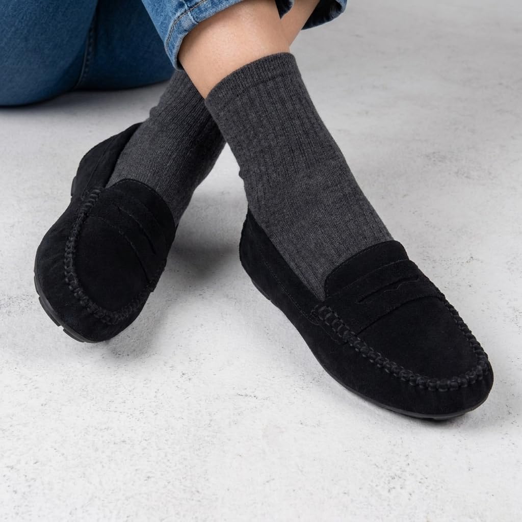 Detalle de CUSHIONAIRE Women's Suede Loafers