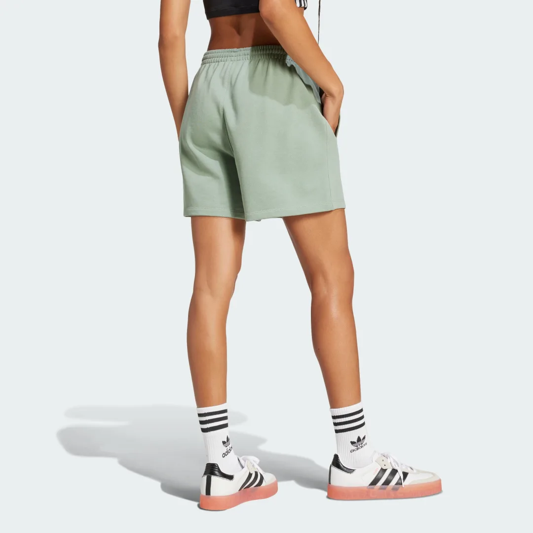 Detalle 2 de Pantalón corto Essentials French Terry de Adidas – color Verde