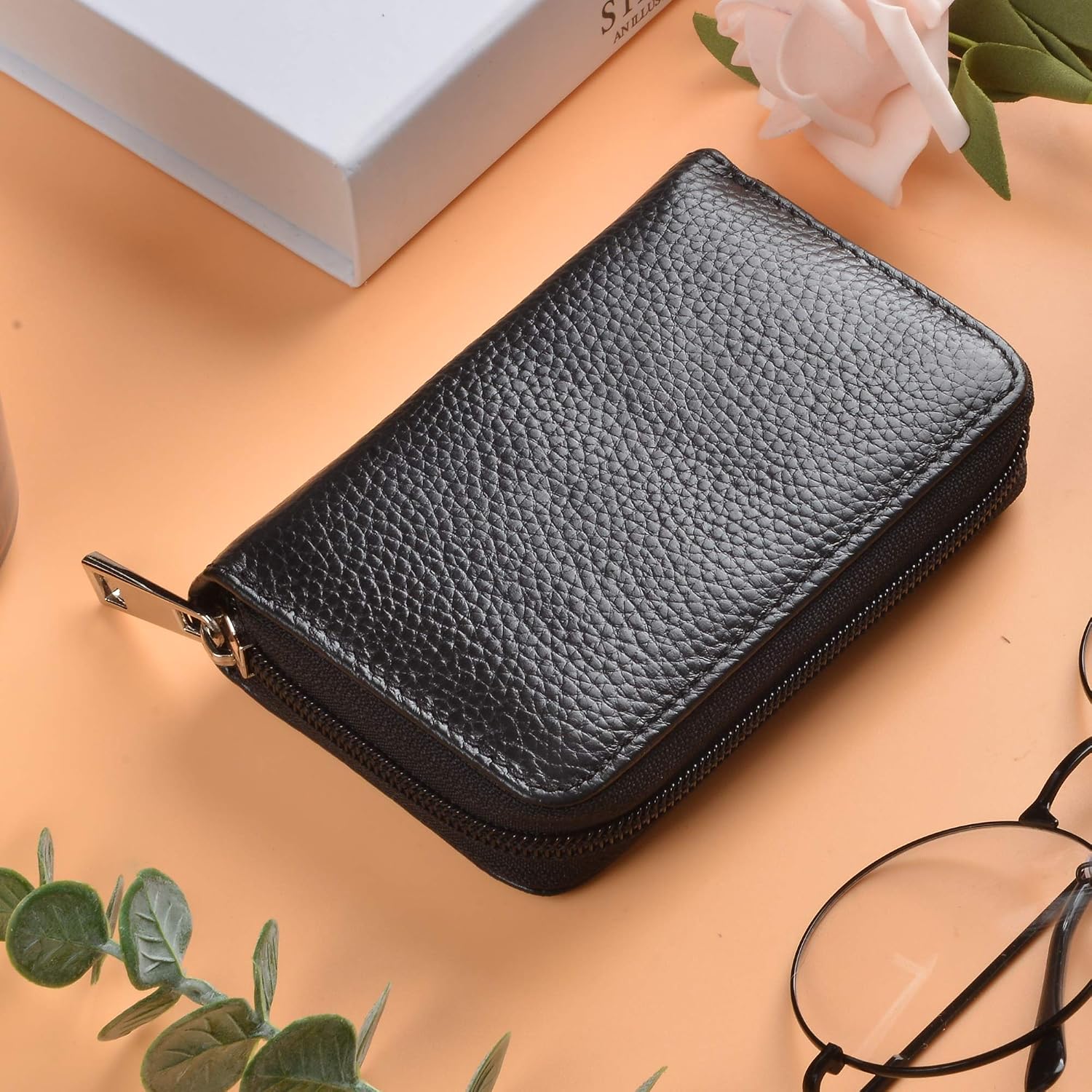 Detalle 2 de Easyoulife Leather Card Holder with 26 Card Slots