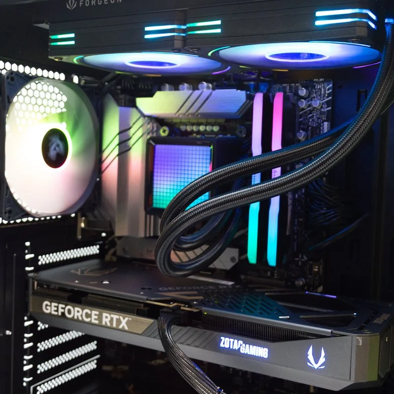 Detalle de PcCom Imperial: Intel Core i7-14700KF, 32 GB DDR5, 2 TB SSD y RTX 5070 V3