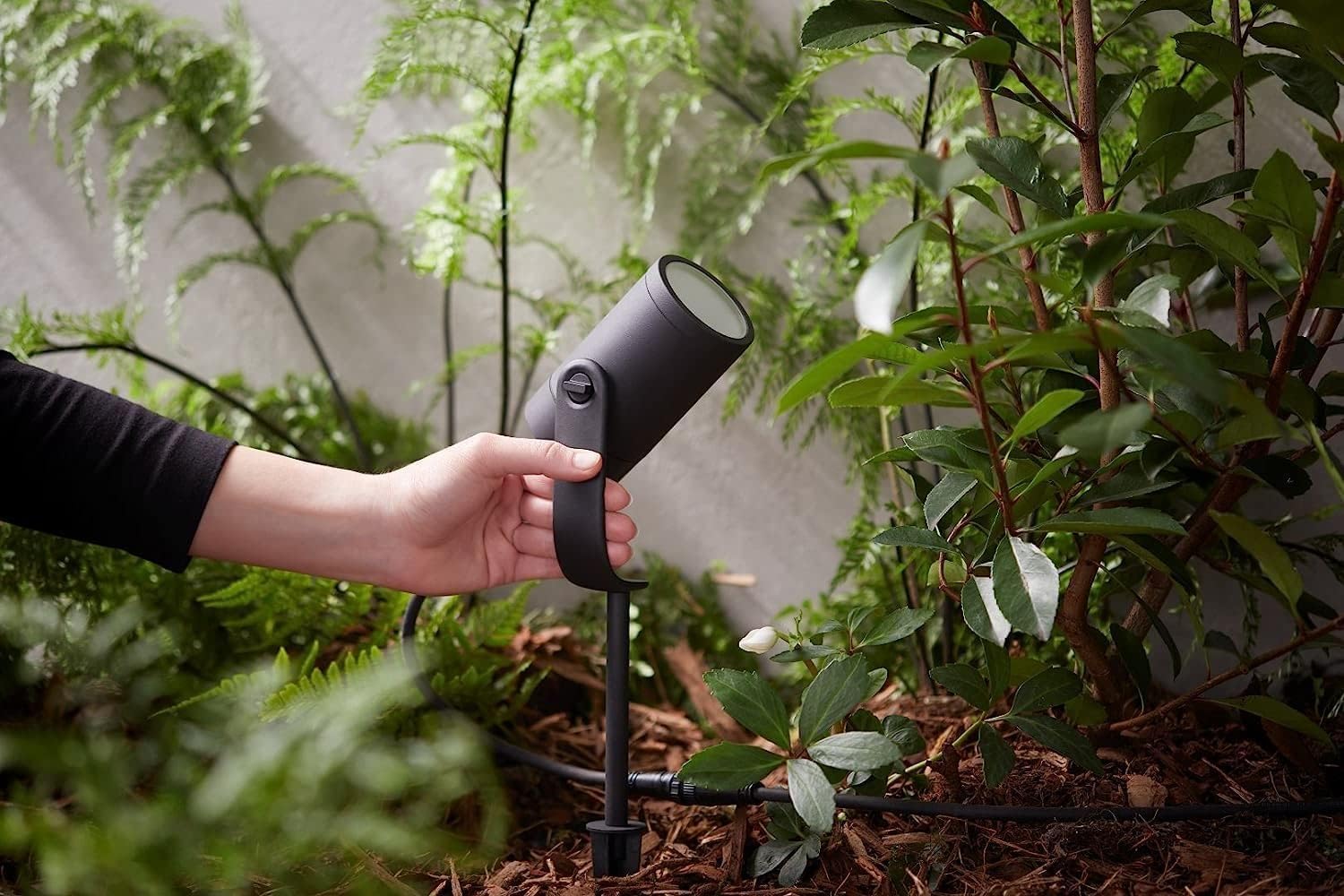 Thumbnail 2 de Philips Hue Lily Gartenspot 4er Set – White & Color Ambiance, 590 lm, 16 Mio. Farben, Außenleuchte mit 40W Netzteil