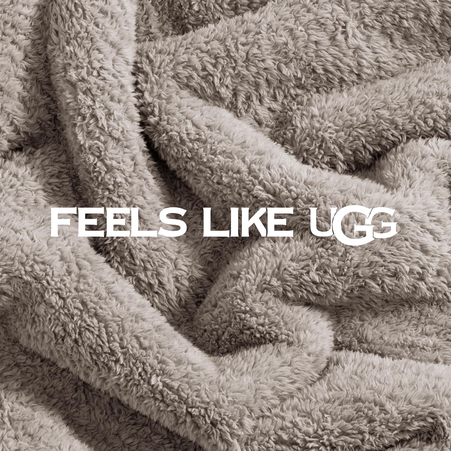 Detalle 2 de UGG Whitecap Plush Throw Blanket 50" × 70"